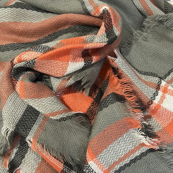 NanaMacs Scarf Wrap - Picture 3 of 3